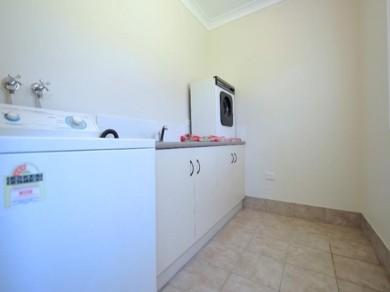 8 Crown Street, Rangeville QLD 4350