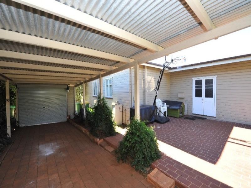 8 Crown Street, Rangeville QLD 4350