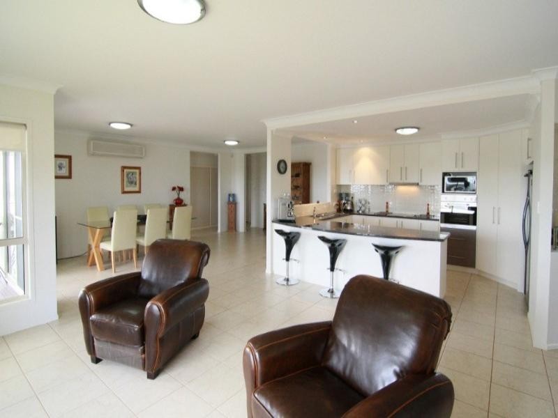 13 Dodson Crescent, Mount Kynoch QLD 4350