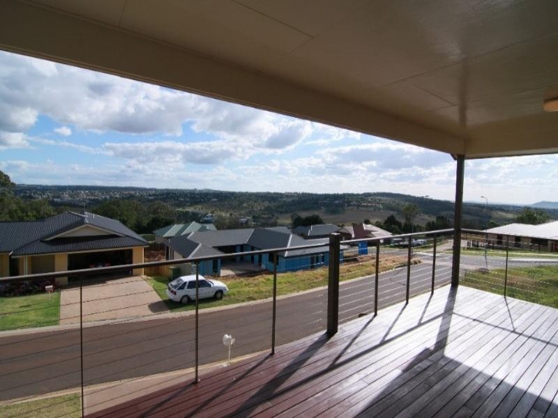 13 Dodson Crescent, Mount Kynoch QLD 4350