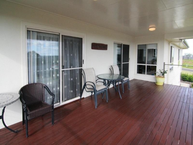 13 Dodson Crescent, Mount Kynoch QLD 4350