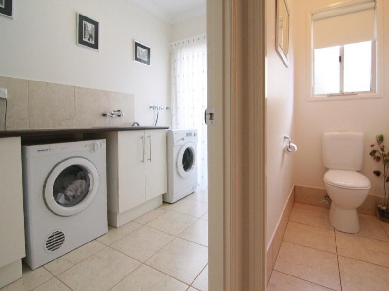 13 Dodson Crescent, Mount Kynoch QLD 4350