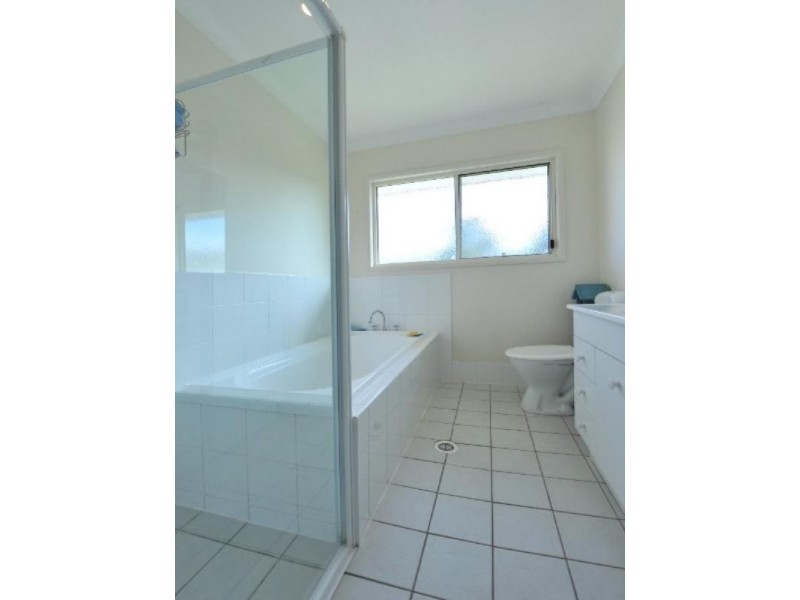 7 May Court, Withcott QLD 4352