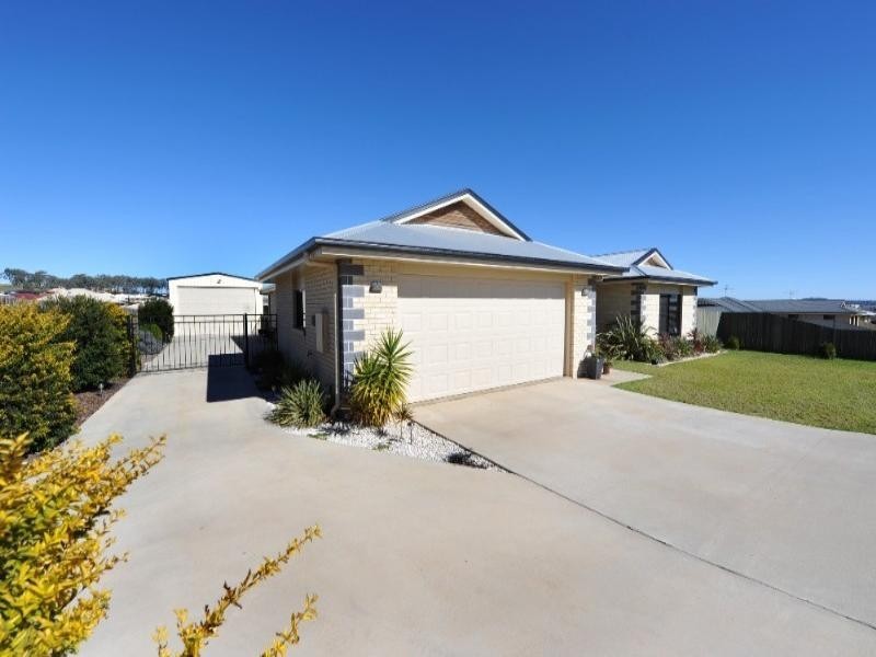 60 Belclaire Drive, Westbrook QLD 4350