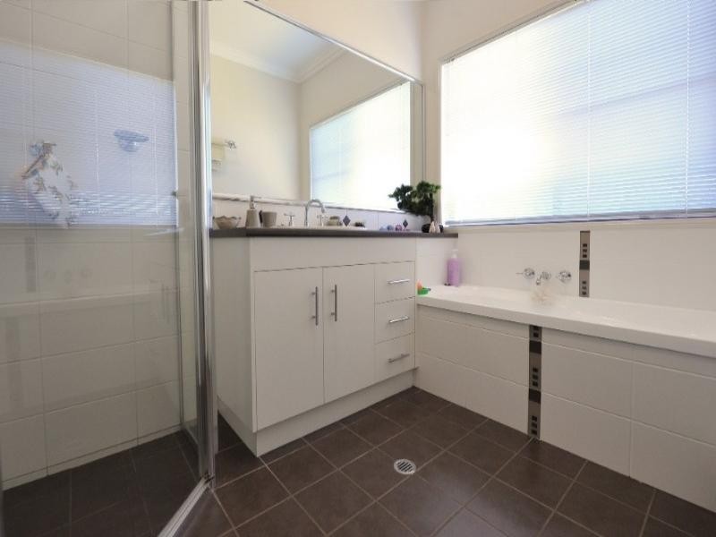 60 Belclaire Drive, Westbrook QLD 4350