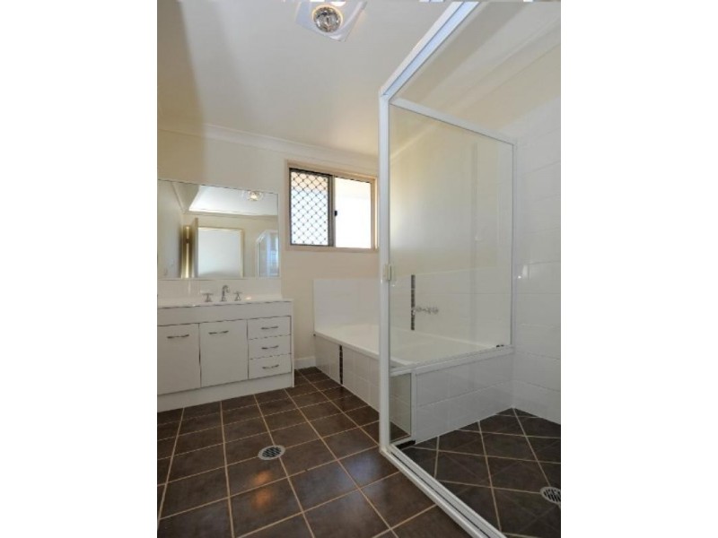 9 Krefter Crescent, Highfields QLD 4352