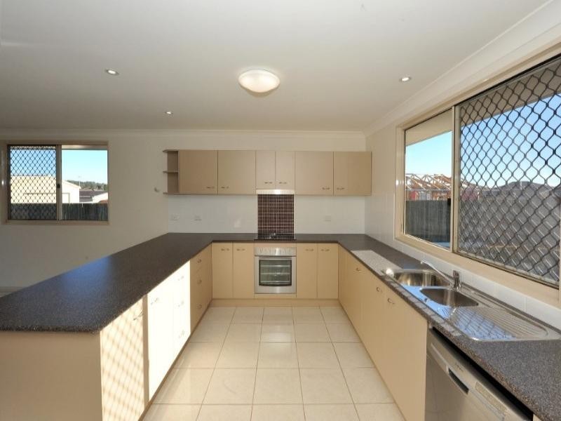 9 Krefter Crescent, Highfields QLD 4352