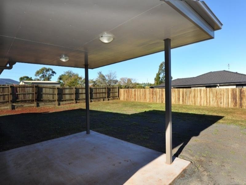 9 Krefter Crescent, Highfields QLD 4352