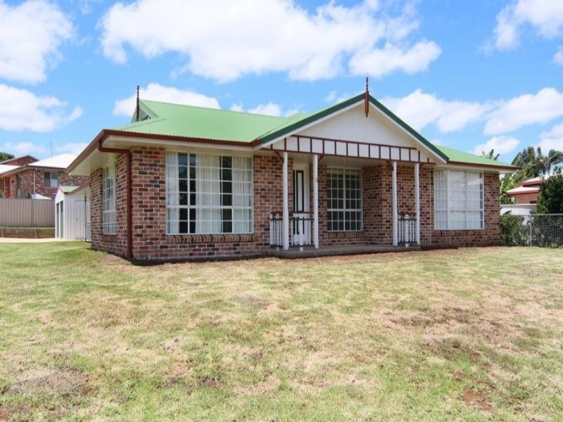 8 Robindale Drive, Darling Heights QLD 4350