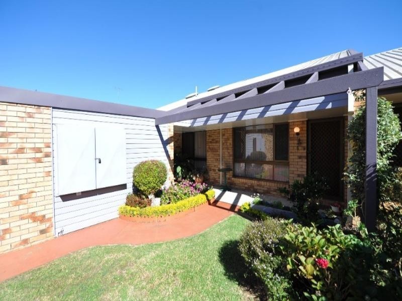 3/94 Hill Street, Newtown QLD 4350