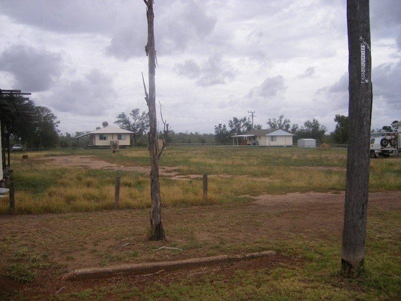 2 Robert Street, Surat QLD 4417