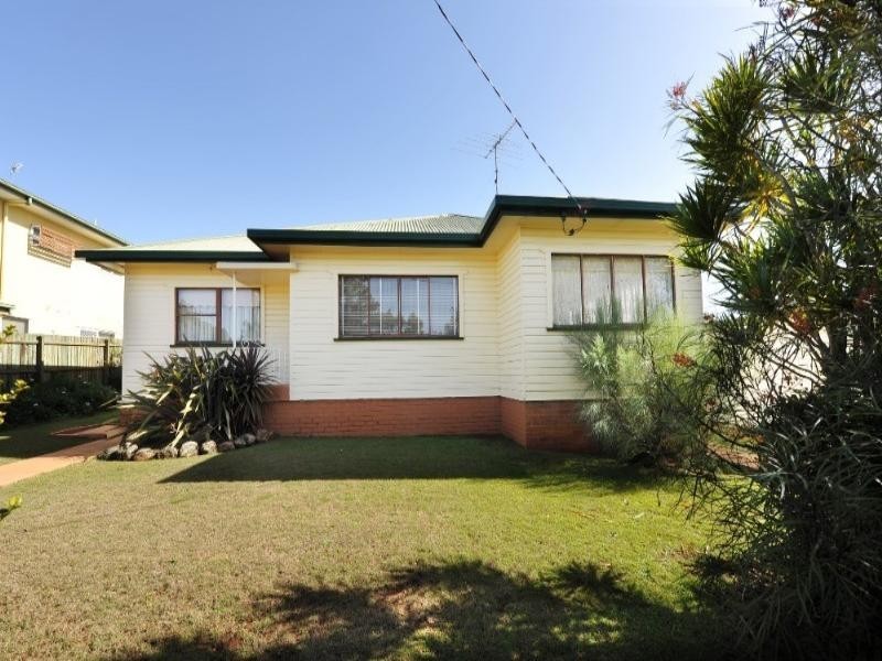 229 West Street, Harristown QLD 4350