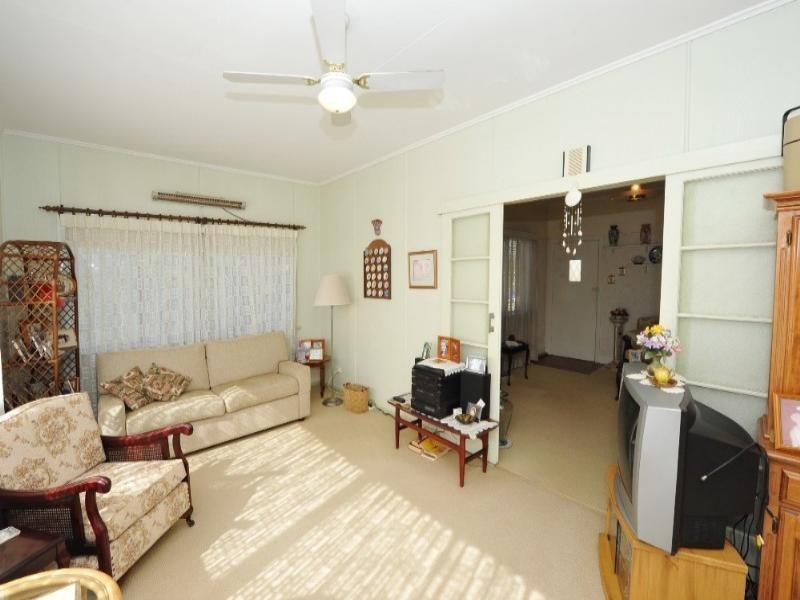 229 West Street, Harristown QLD 4350
