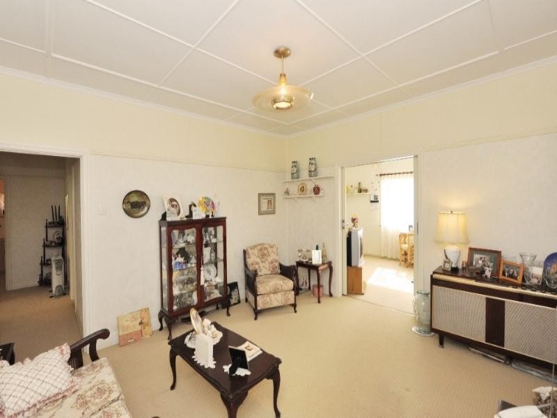 229 West Street, Harristown QLD 4350