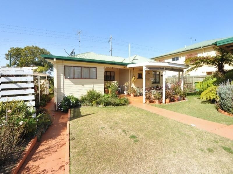 229 West Street, Harristown QLD 4350