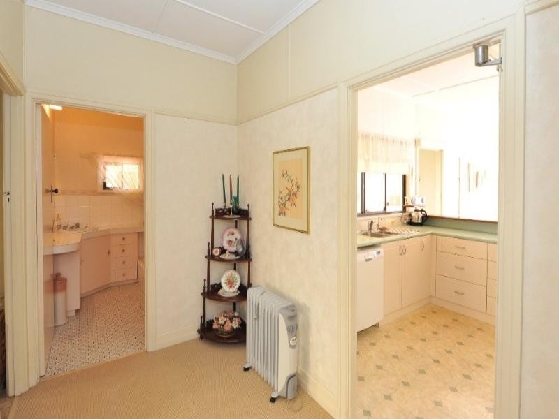 229 West Street, Harristown QLD 4350