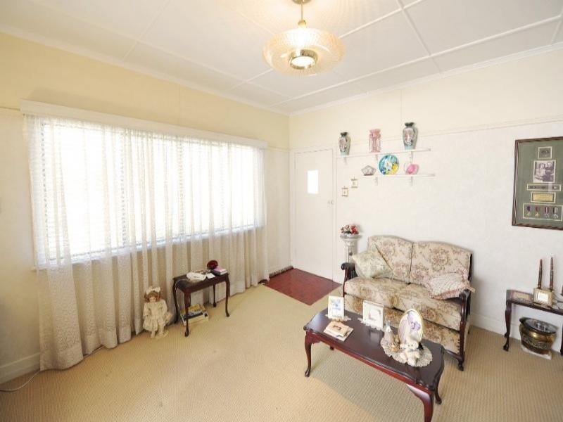 229 West Street, Harristown QLD 4350