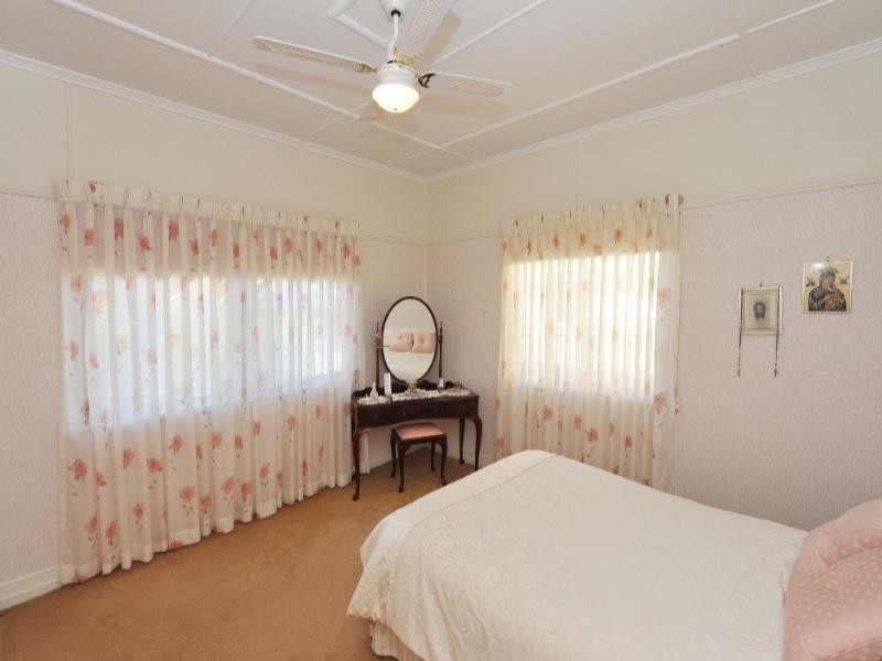 229 West Street, Harristown QLD 4350