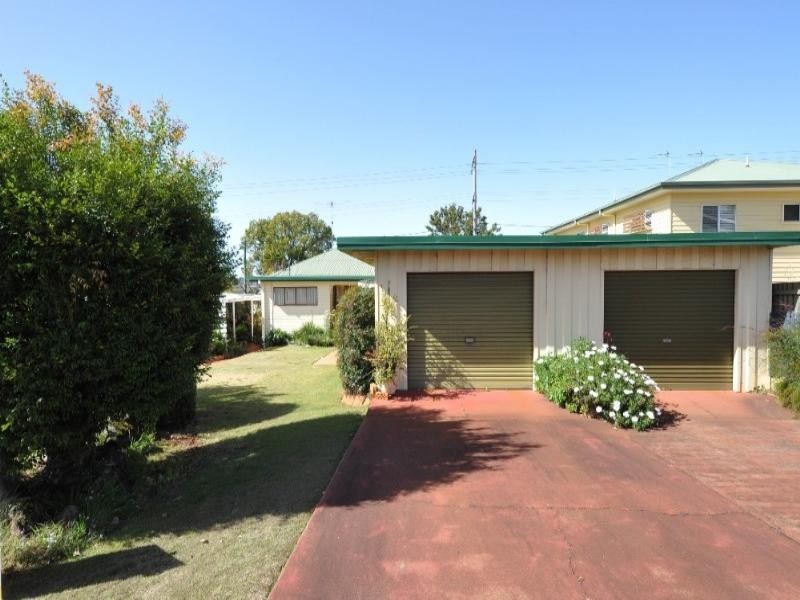 229 West Street, Harristown QLD 4350
