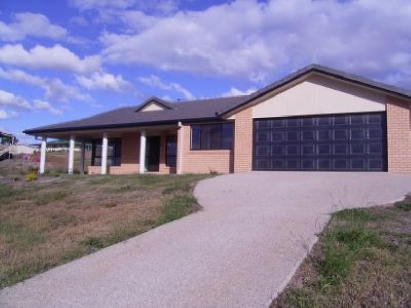 16 Federation Drive, Highfields QLD 4352