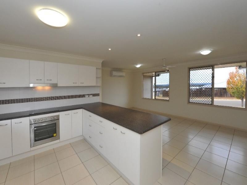 3 Kingfisher Drive, Highfields QLD 4352