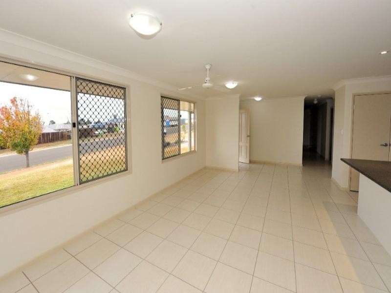 3 Kingfisher Drive, Highfields QLD 4352