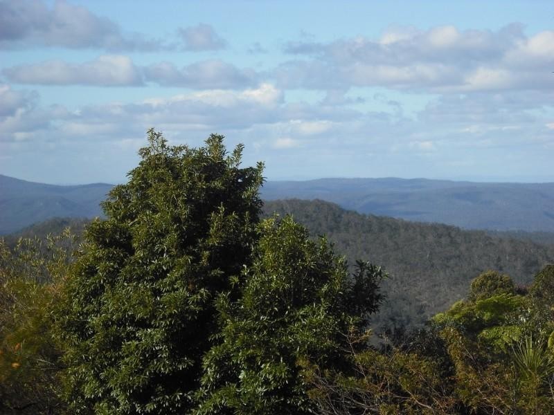 8 Outlook Crescent, Blue Mountain Heights QLD 4350