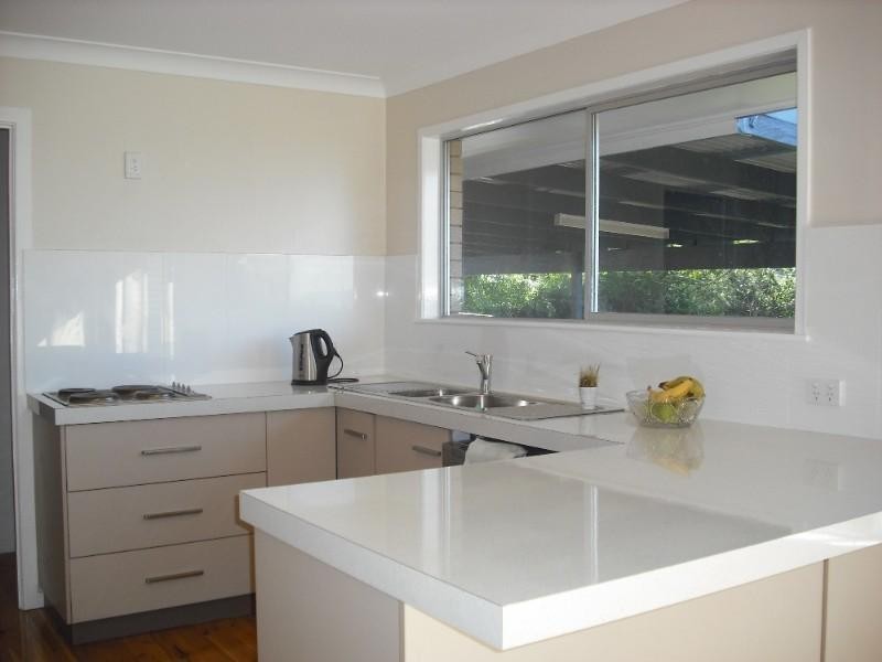 8 Outlook Crescent, Blue Mountain Heights QLD 4350