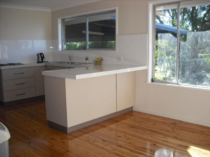 8 Outlook Crescent, Blue Mountain Heights QLD 4350