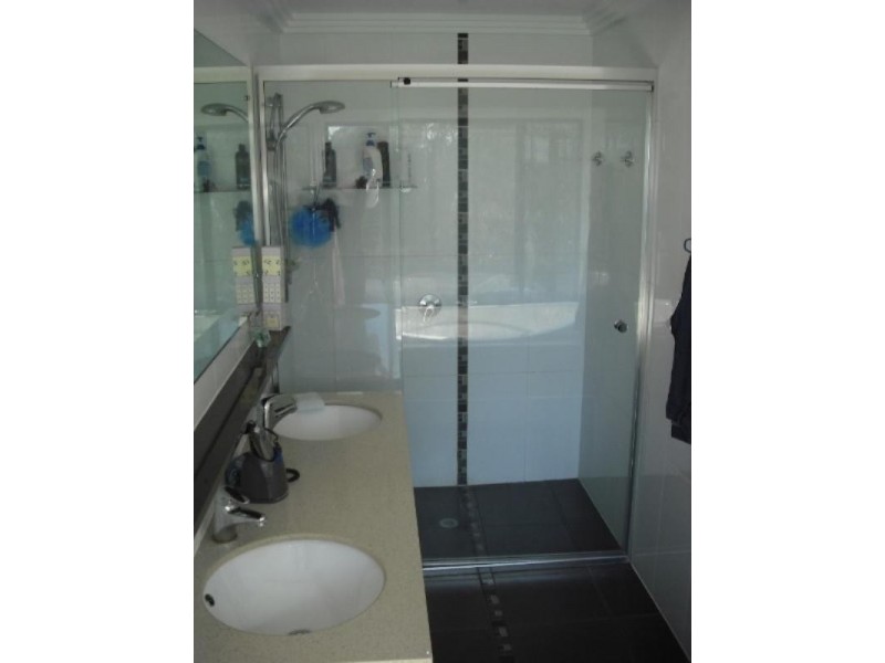 8 Outlook Crescent, Blue Mountain Heights QLD 4350