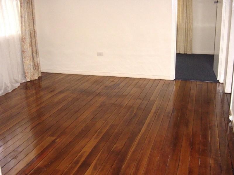 18 Norah Street, Centenary Heights QLD 4350