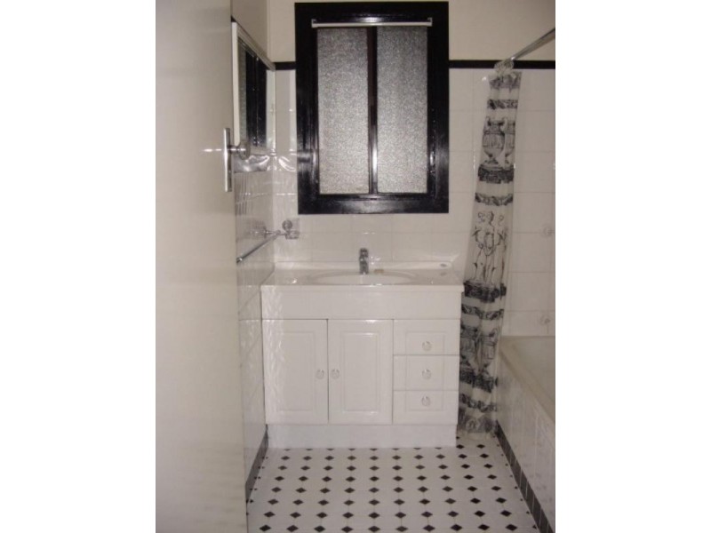 18 Norah Street, Centenary Heights QLD 4350