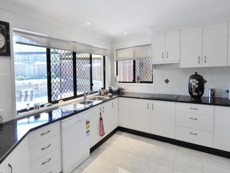 6 Hayle Court, Highfields QLD 4352