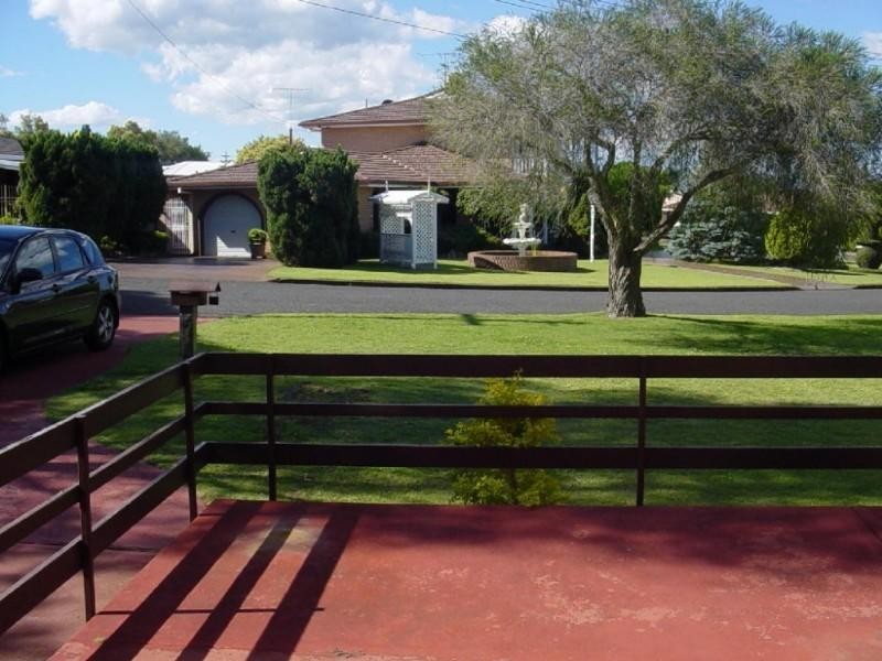 4 Koala Street, Harristown QLD 4350