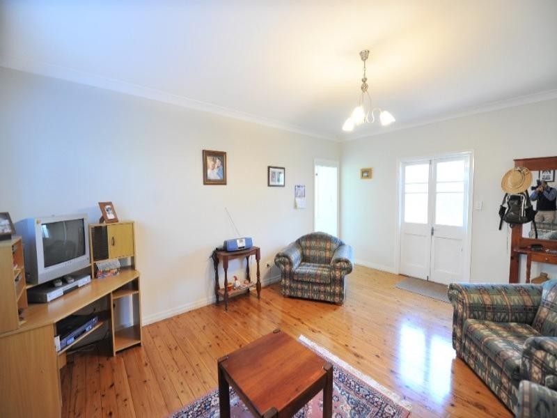 8 Crown Street, Rangeville QLD 4350