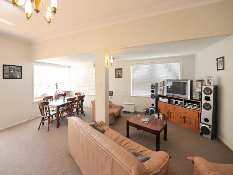 8 Crown Street, Rangeville QLD 4350