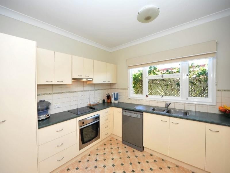 8 Crown Street, Rangeville QLD 4350