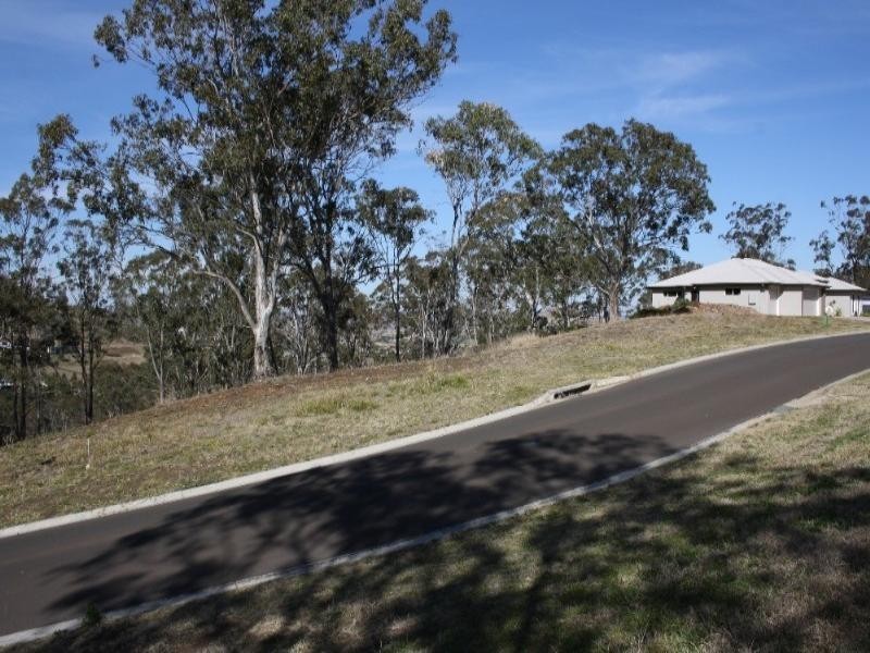 2 Lowe Court, Top Camp QLD 4350