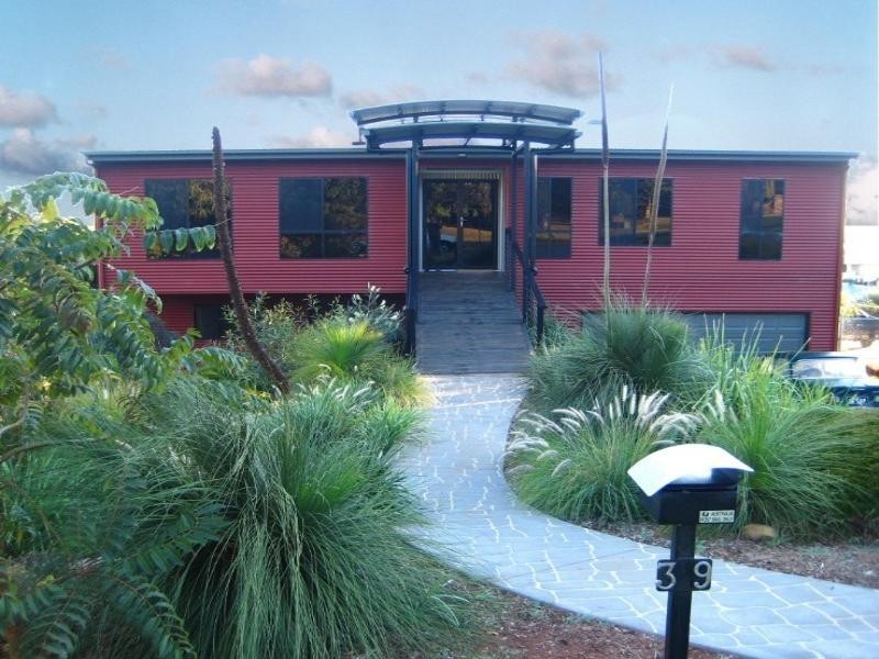 39 Harvey Street, Mount Lofty QLD 4350