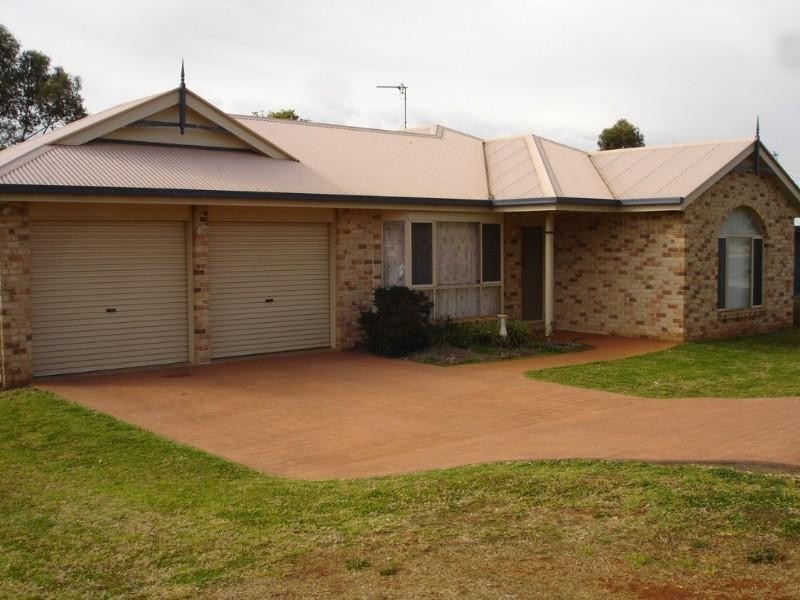 10 Hillcrest Court, Kearneys Spring QLD 4350