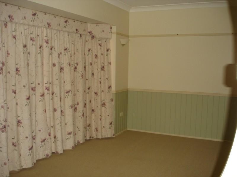 10 Hillcrest Court, Kearneys Spring QLD 4350
