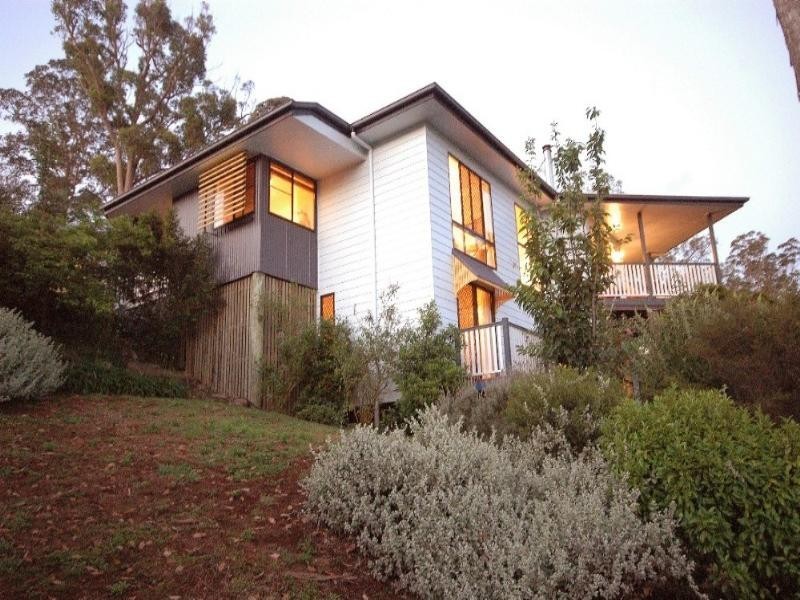 2 Huntingdale Court, Mount Lofty QLD 4350