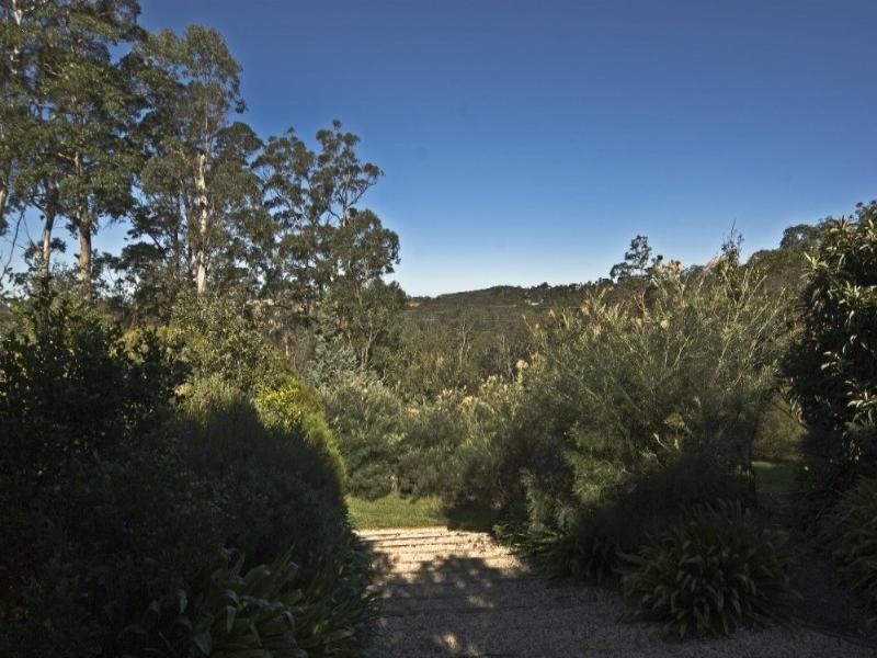 2 Huntingdale Court, Mount Lofty QLD 4350