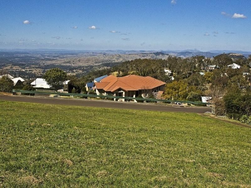 13 Robertson Crescent, Prince Henry Heights QLD 4350