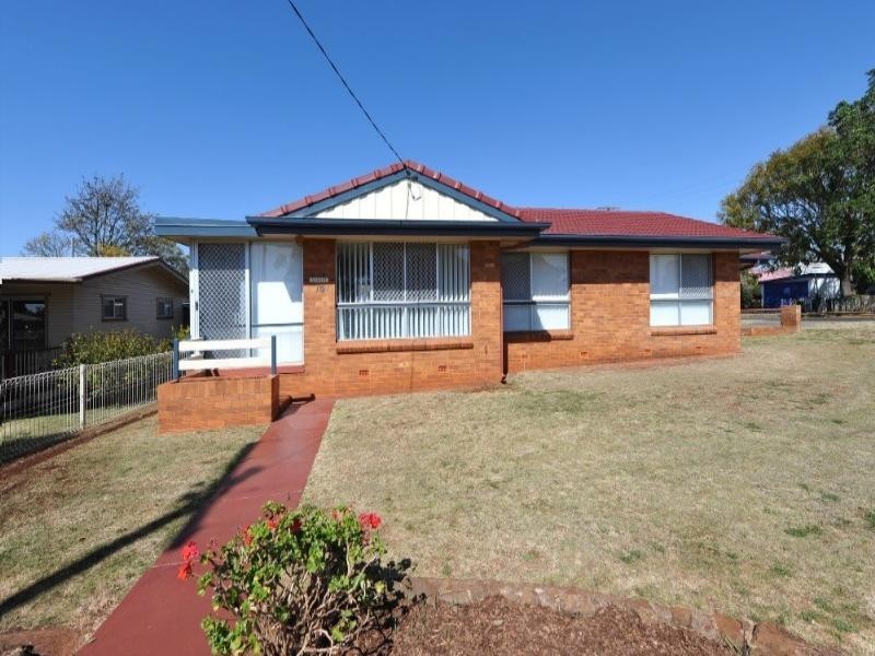 10 Allison Street, Harristown QLD 4350