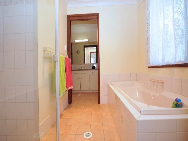 10 Lachlan Court, Westbrook QLD 4350