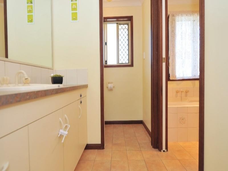 10 Lachlan Court, Westbrook QLD 4350