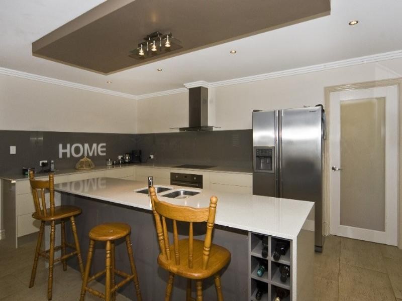 4 Sylvia Court, Vale View QLD 4352