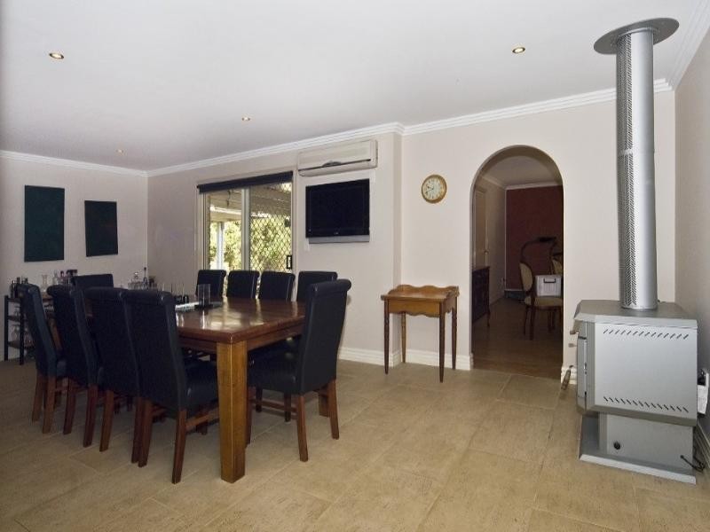 4 Sylvia Court, Vale View QLD 4352