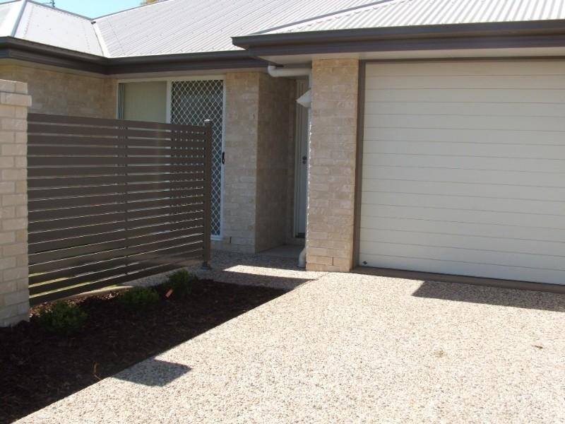 1/52B Llewellyn Street, Centenary Heights QLD 4350